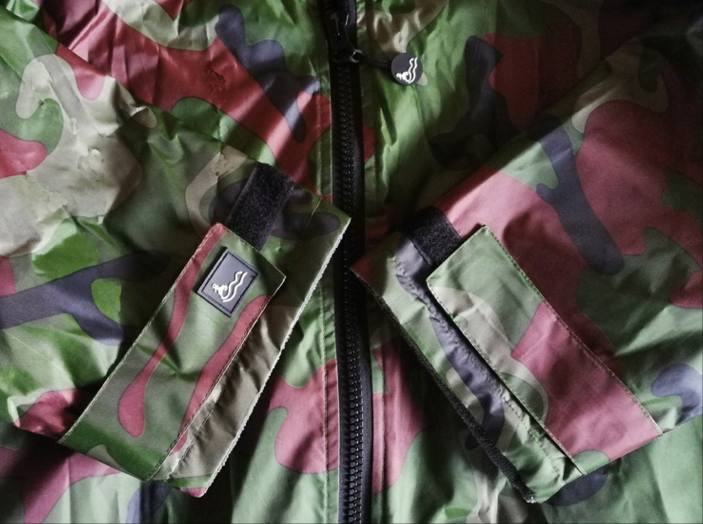 Unisex All-Season Camo Hooded Dry Robe- Waterproof Windproof Swim Parka with Towel Lining | BCM022